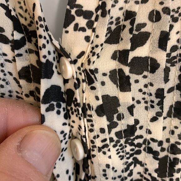 H&M, dress, sleeveless, open neck, button down, midi, ruffle front, tie waist - Picture 5 of 12